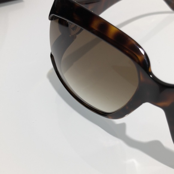 Gucci Sunglasses with Case - Picture 9 of 10